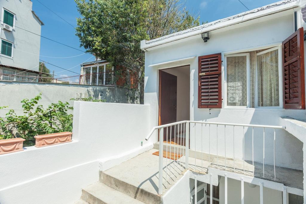 Charming Old Stone House Apartment Сплит Екстериор снимка
